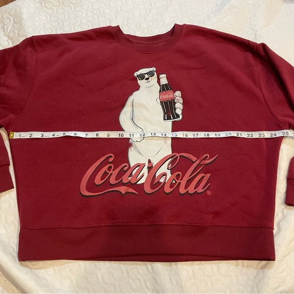 Coca Cola Red Sweatshirt Women’s Medium Polar Bear Graphic Cotton Blend Cozy - Picture 7 of 9